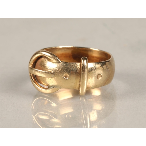 89 - 9 carat gold buckle ring - 3.1 grams, size I