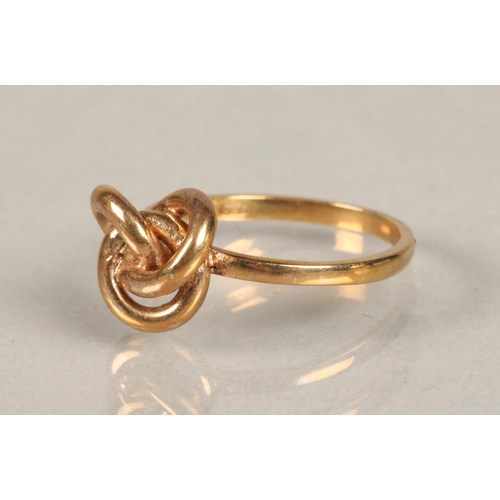 91 - 9 carat gold knot design ring, 3.4 grams, size P