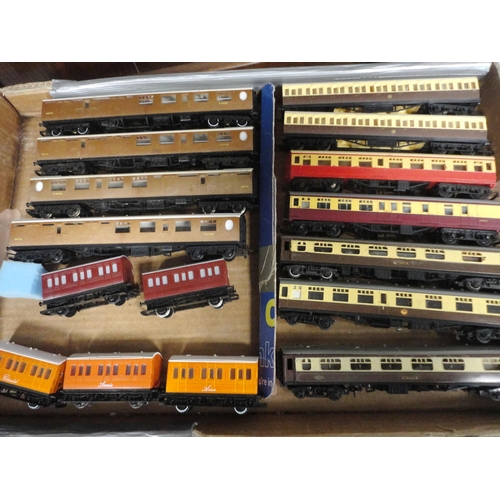 283 - Collection of Tri-ang and Hornby OO gauge locomotives and coaches to include two Tri-ang Railways lo... 