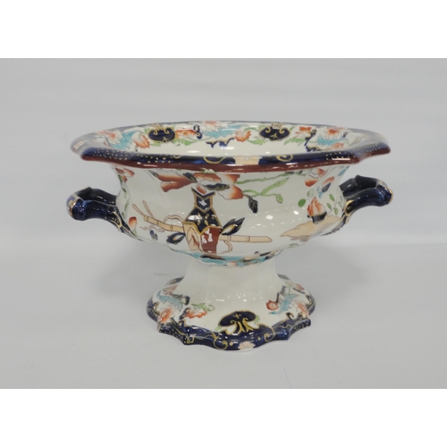 239 - Group of Masons Patent Ironstone china comprising a toilet jug with matching soap bowl, decorated wi... 