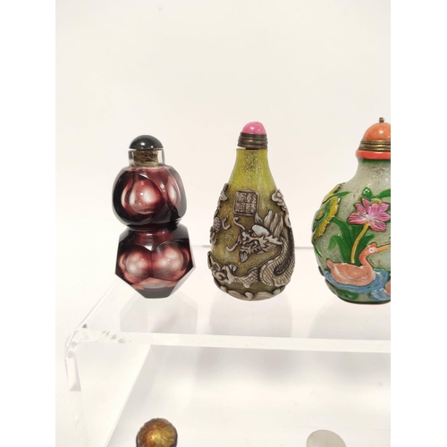 364 - Group of seven Chinese glass snuff bottles, to include famille rose double gourd and overlaid exampl... 