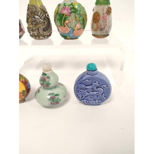 364 - Group of seven Chinese glass snuff bottles, to include famille rose double gourd and overlaid exampl... 