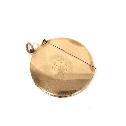 157 - 9ct gold vesta case, circular, Chester 1907. 40mm, 15g