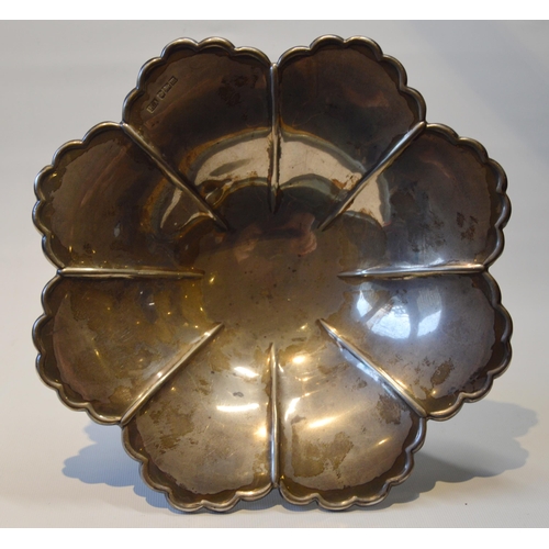 76 - Silver fruit stand of lobed octagonal shape, by Harry Atkin, Sheffield 1904, 26cm, 480g.