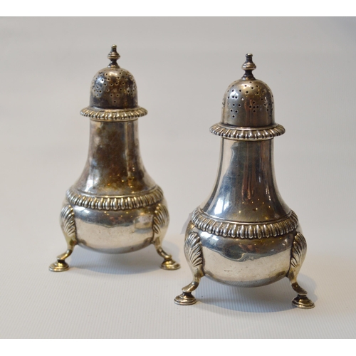 87 - Pair of silver baluster pepperettes of Georgian style, by The Goldsmiths & Silversmiths Co., 192... 