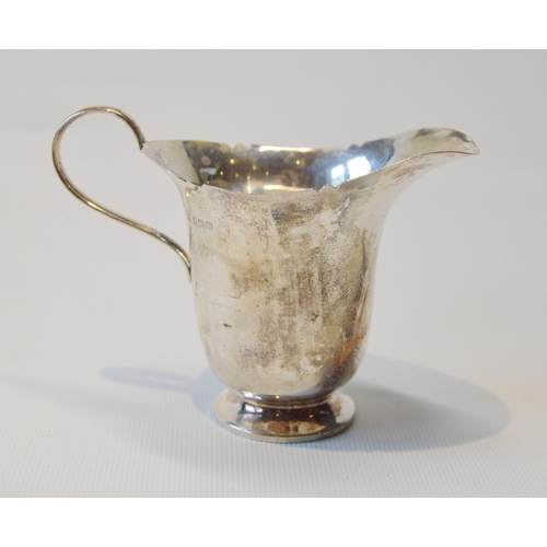 90 - Silver fluted christening mug, Birmingham 1903, and a small silver jug, 1927, 174g.