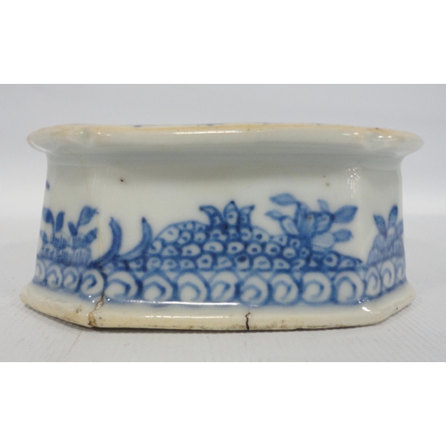 207 - Chinese export porcelain blue and white trencher salt (Qianlong 1736 - 1795) of canted rectangular f... 