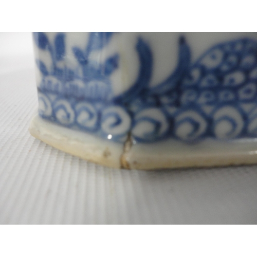 207 - Chinese export porcelain blue and white trencher salt (Qianlong 1736 - 1795) of canted rectangular f... 