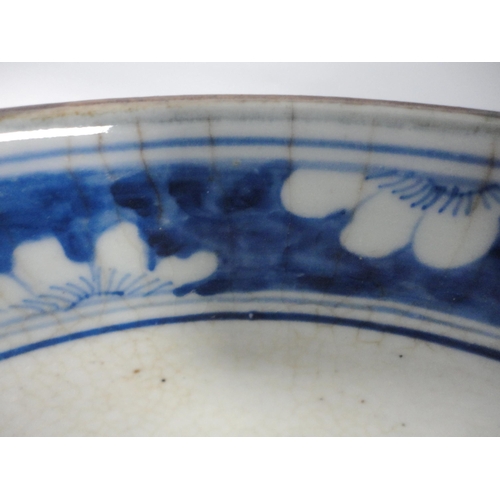 209 - Chinese Kangxi-style blue and white crackle glaze bowl (Qing Dynasty, late 19th century), the exteri... 