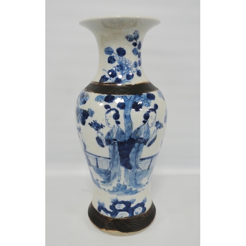 210 - Chinese Kangxi-style blue and white crackle glaze baluster vase (Qing Dynasty, late 19th century) de... 