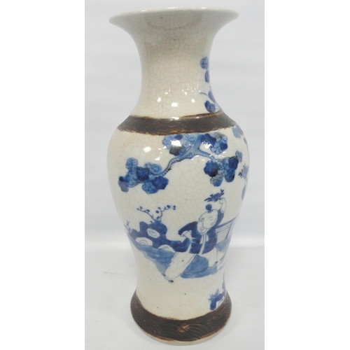 210 - Chinese Kangxi-style blue and white crackle glaze baluster vase (Qing Dynasty, late 19th century) de... 