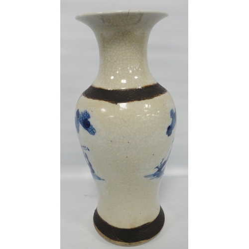 210 - Chinese Kangxi-style blue and white crackle glaze baluster vase (Qing Dynasty, late 19th century) de... 