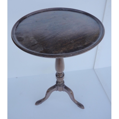 466 - Georgian mahogany wine table with saucer top, on turned baluster column and shaped tripod supports, ... 