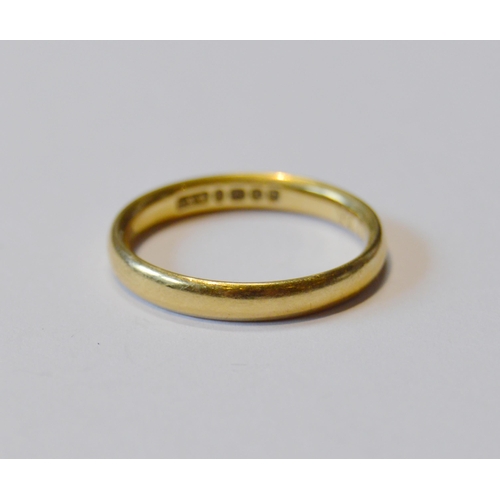 154 - 18ct gold band ring, size N, 3.4g.