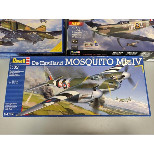 101 - Revell. Boxed model aviation construction kits to include a De Havilland Mosquito Mk IV 04758, B-17F... 