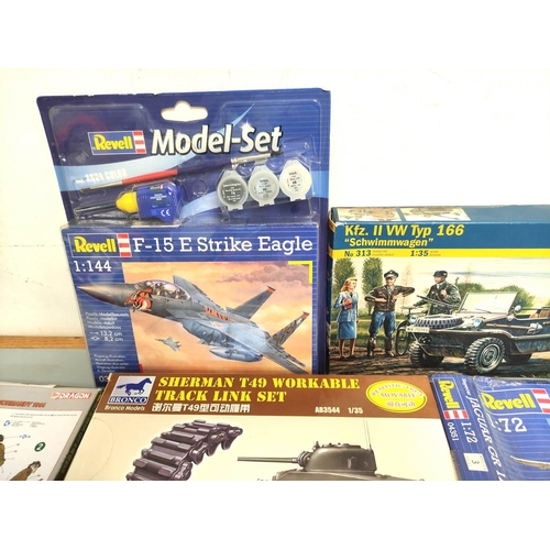 114 - Collection of boxed model construction kits to include a Revell 1:144 scale F-15 E Strike Eagle Figh... 