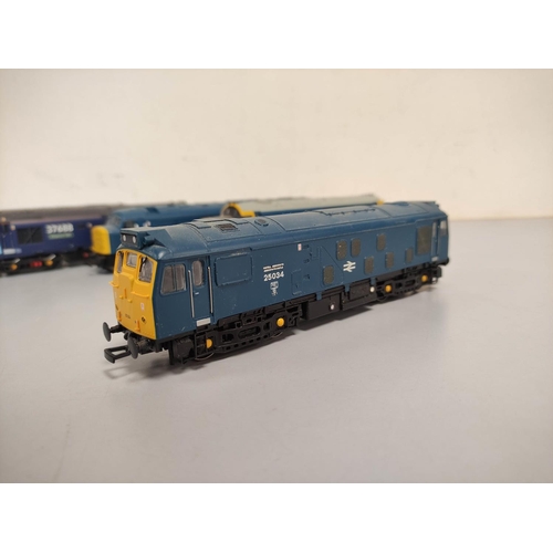 239 - Bachmann Branchline. Group of 00 gauge diesel locos to include a Class 37/5 37510 in DRS livery 32-3... 