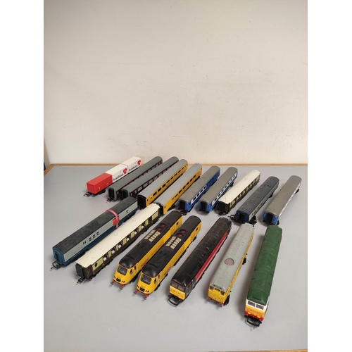 241 - Hornby Railways. Box of 00 gauge locos and rolling stock to include a pair of Class 43 HST Power Car... 