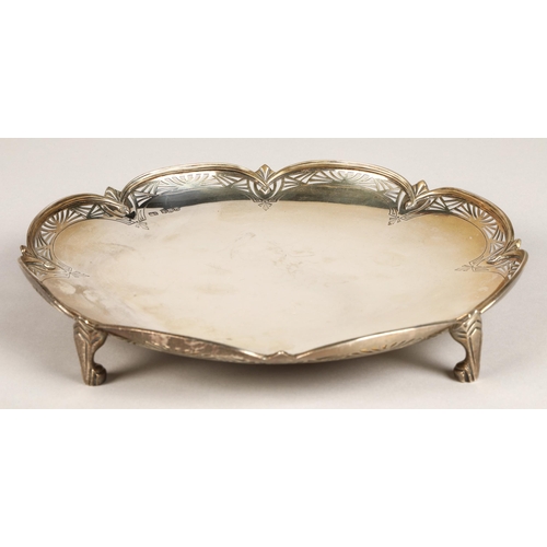 170 - Pierced silver tray mounted on four supports, Sheffield 1931, diameter 23cm, weight 480 grams