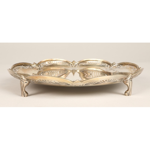 170 - Pierced silver tray mounted on four supports, Sheffield 1931, diameter 23cm, weight 480 grams