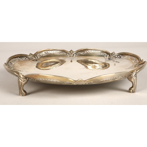 170 - Pierced silver tray mounted on four supports, Sheffield 1931, diameter 23cm, weight 480 grams