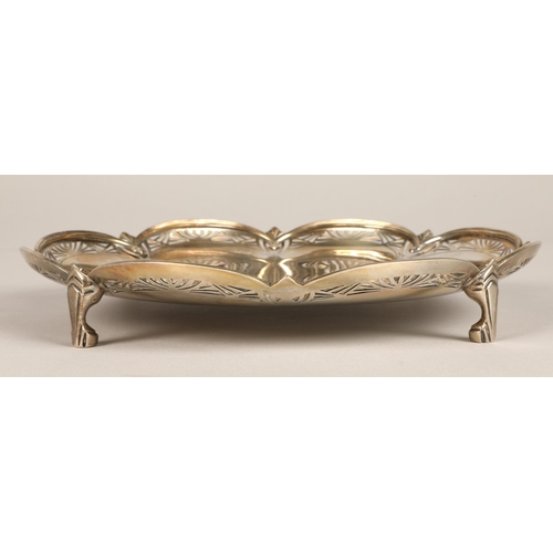 170 - Pierced silver tray mounted on four supports, Sheffield 1931, diameter 23cm, weight 480 grams