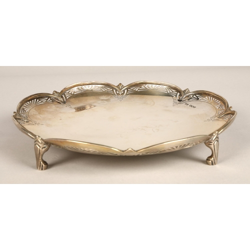 170 - Pierced silver tray mounted on four supports, Sheffield 1931, diameter 23cm, weight 480 grams