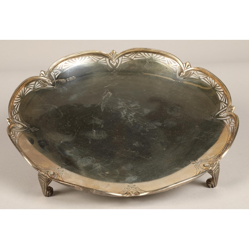 170 - Pierced silver tray mounted on four supports, Sheffield 1931, diameter 23cm, weight 480 grams