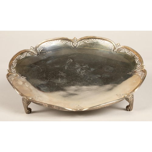 170 - Pierced silver tray mounted on four supports, Sheffield 1931, diameter 23cm, weight 480 grams