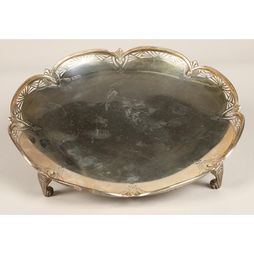 170 - Pierced silver tray mounted on four supports, Sheffield 1931, diameter 23cm, weight 480 grams