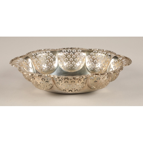 172 - Silver pierced scalloped edge bowl, assay marked Chester 1939, diameter 24.5cm, weight 263 grams