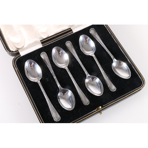 611 - Set of six George V silver teaspoons, James Deakin and Sons, Sheffield 1930, 63g