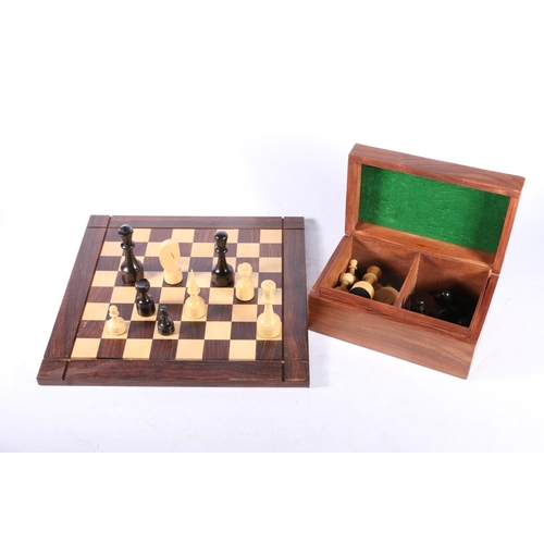 122 - Chess set with boxwood pieces and chessboard.