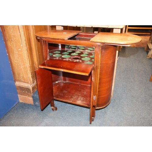 644 - 1930s cocktail/drinks cabinet.