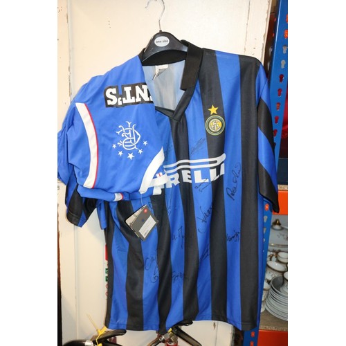 372 - Inter Milan signed football top and a Rangers top.