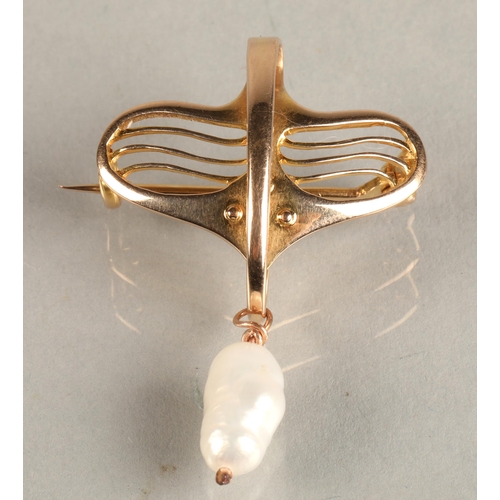 83 - Murrle Bennett 15ct yellow gold brooch/pendant with pearl, 3.9 grams.