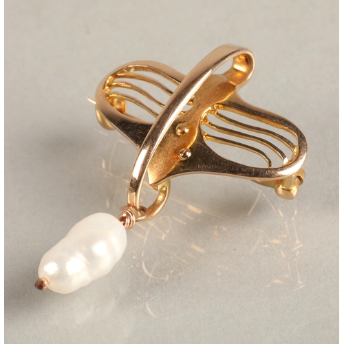 83 - Murrle Bennett 15ct yellow gold brooch/pendant with pearl, 3.9 grams.