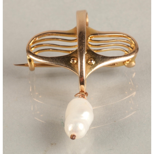 83 - Murrle Bennett 15ct yellow gold brooch/pendant with pearl, 3.9 grams.