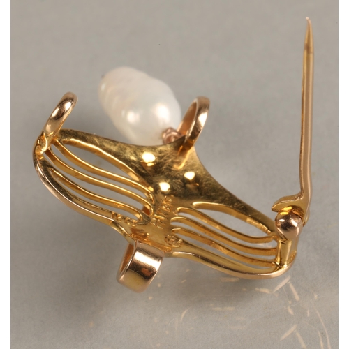 83 - Murrle Bennett 15ct yellow gold brooch/pendant with pearl, 3.9 grams.