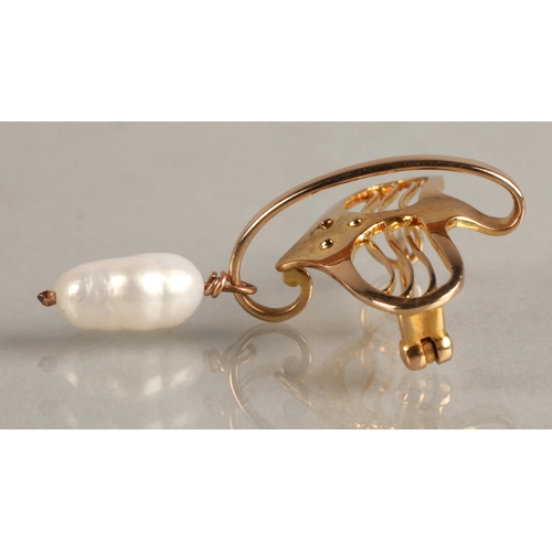 83 - Murrle Bennett 15ct yellow gold brooch/pendant with pearl, 3.9 grams.