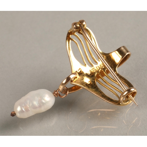 83 - Murrle Bennett 15ct yellow gold brooch/pendant with pearl, 3.9 grams.