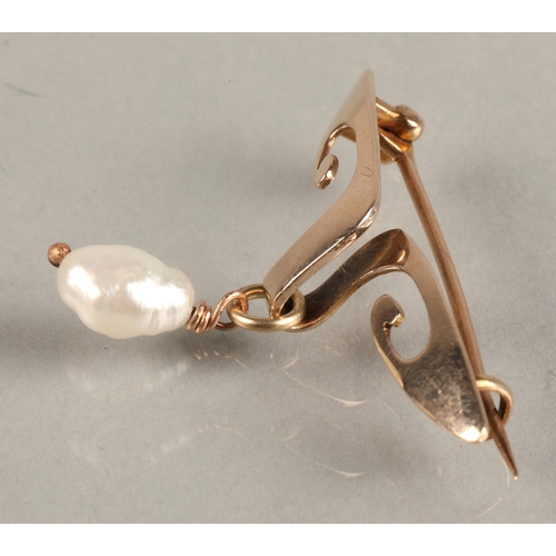 84 - Murrle Bennett 9ct yellow gold bar brooch with pearl,2.3 grams.