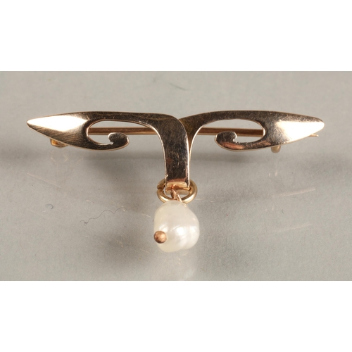 84 - Murrle Bennett 9ct yellow gold bar brooch with pearl,2.3 grams.