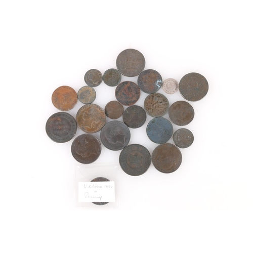 1315 - UNITED KINGDOM copper and bronze coins to include King George III (1760-1820) half pennies 1771, 179... 