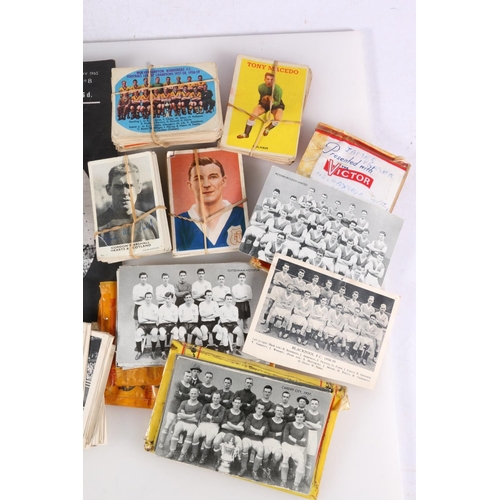 1215 - Chix Bubble Gum Football Picture Album, Football Cards, A&BC Football Cards, etc.