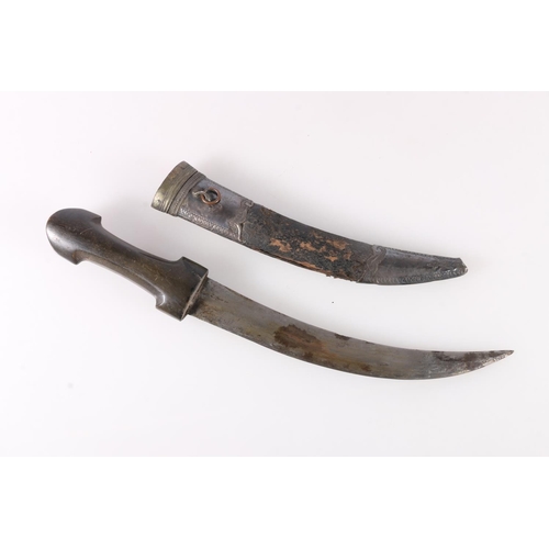 1522 - Indian Arabic jambiya dagger having curved 21cm long blade, horn handle, possibly Rhino horn, comple... 