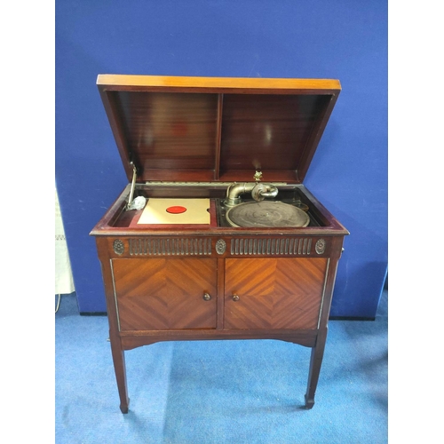 521 - 1940s Apollo cabinet gramophone in twin door mahogany veneered case. 86cms high, 77cms wide.