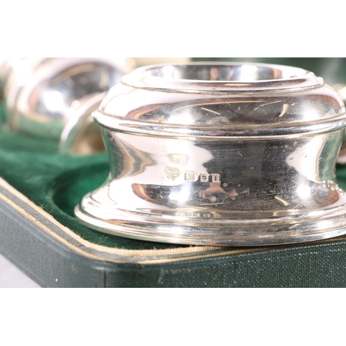 53 - George V silver breakfast cruet set, consisting of salt and pepper, twin egg cups and hinged condime... 