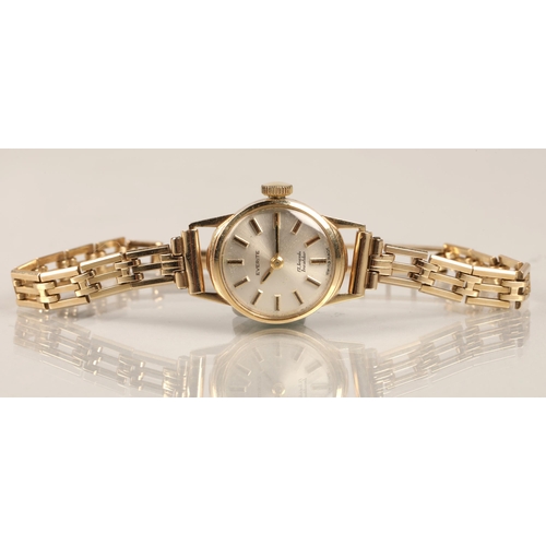 70 - 9ct gold Everite ladies wristwatch