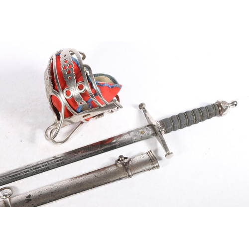 1530 - Scottish Argyll & Sutherland Highlanders broadsword, the etched double fuller blade with Sanspeu... 